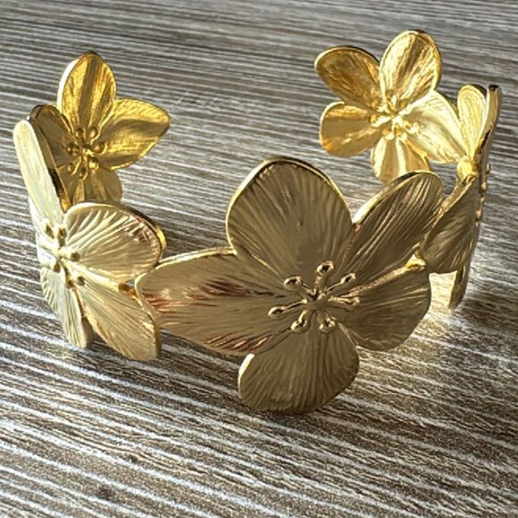 Flower bracelet A753 - Picture 2 of 3
